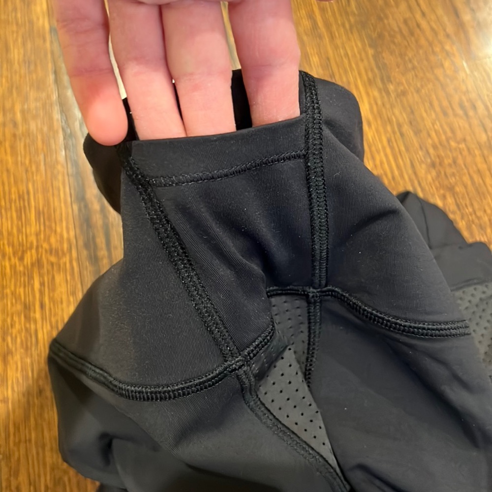 🍋Lululemon Perforated Mesh Crop! - Picture 12 of 14